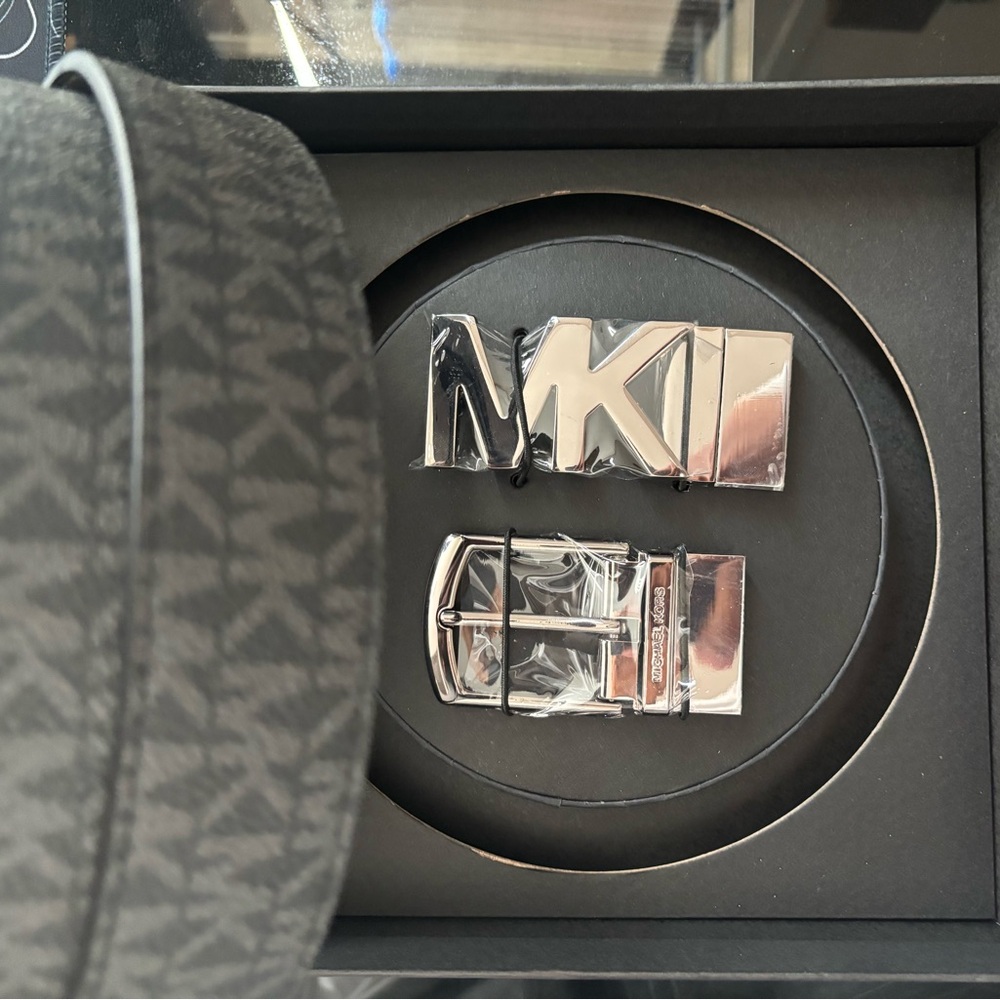 Authentic Michael Kors Belt - Picture 4 of 4